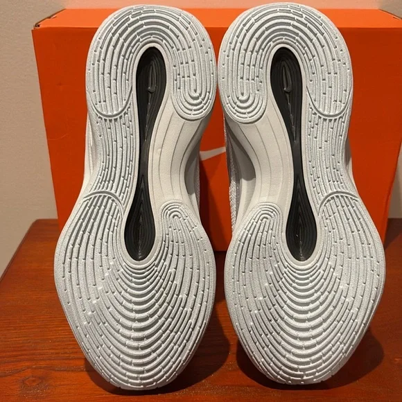 Nike GT Hustle Academy Basketball Shoes - Picture 8 of 15